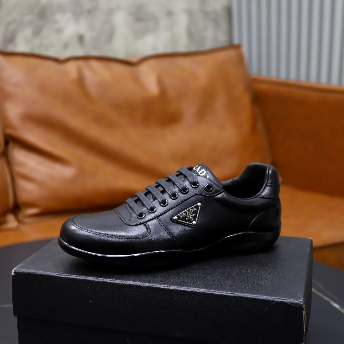 Factory price: 600💰Top original order Brand: PRADA (Prada) Standard code: Men's size 38/44 (45 can be customized) Grade: Same as the official website Material: Original cowhide surface, cowhide lining, original wear-resistant soft outsole Style category: casual sports shoes, young fashion, European and American trends, British style Color: actual picture color